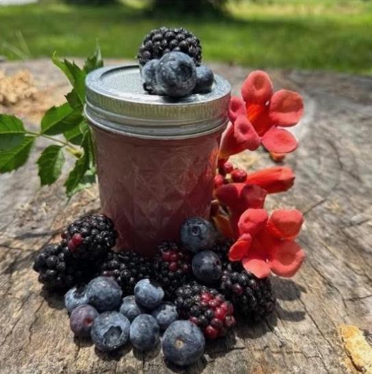 Berry blend sea moss juice, mason jar